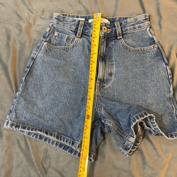 Zara Denim High-Waisted Shorts

#1205 - Picture 3 of 9